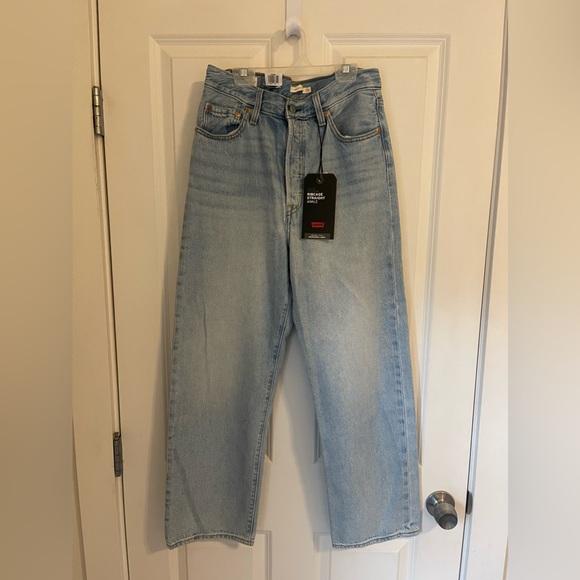 New! Levi’s Ribcage Denim. - Picture 3 of 6